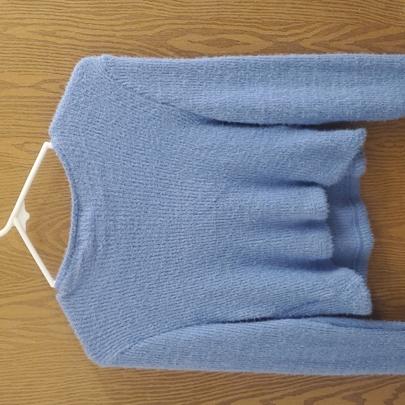 Stitch and Pine cropped sweater - Picture 3 of 3